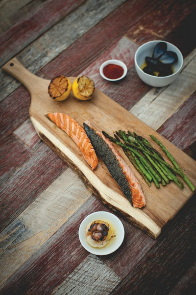 Artisan Serving Plank – Acacia 24 inches