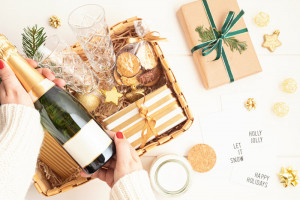 rsz refined christmas gift basket for romantic holiday 2022 01 18 23 55 21 utc