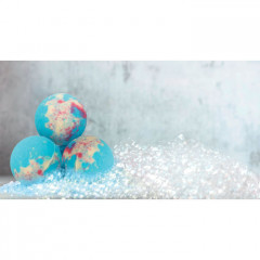 Effervescent bath bombs in cotton pouch