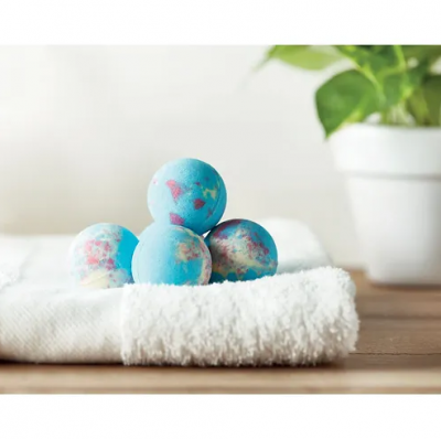 Effervescent bath bombs in cotton pouch