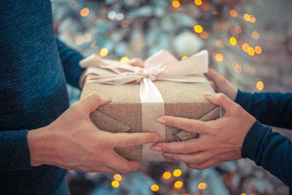 gift 4669449 1280 v2