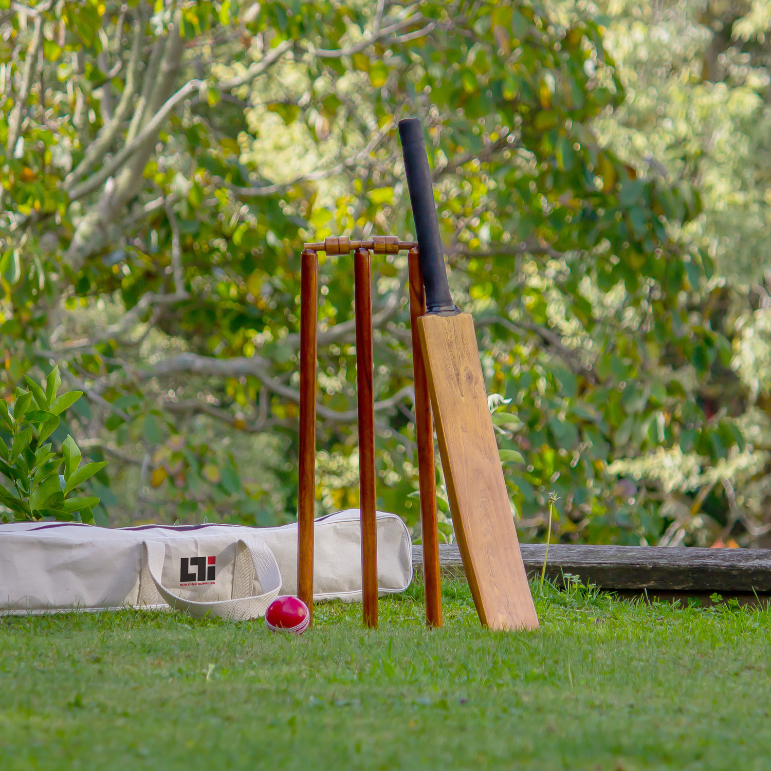 Howzat 8 Pce Backyard Cricket Set | Corporate Gifts NZ | Withers & Co